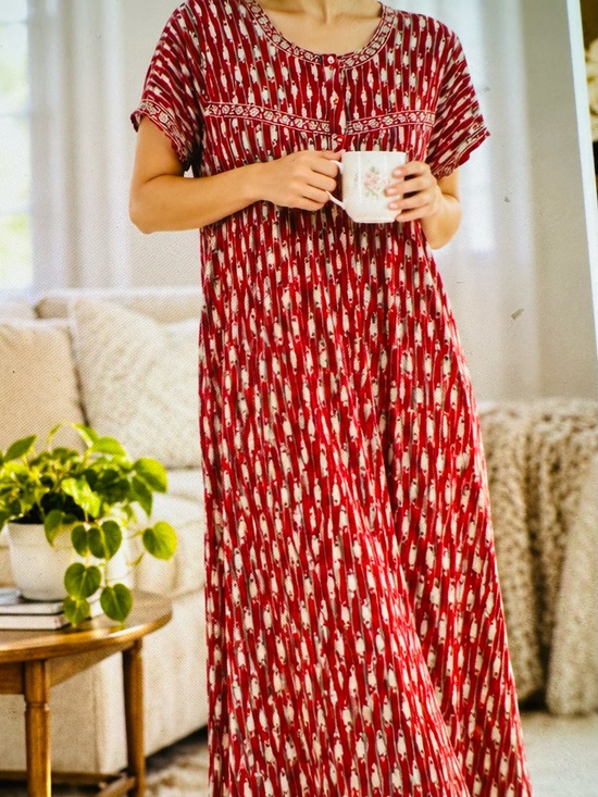 Jessica Dresses & Skirts - Jessica Red Printed Short-Sleeve Maxi Dress100% cotton